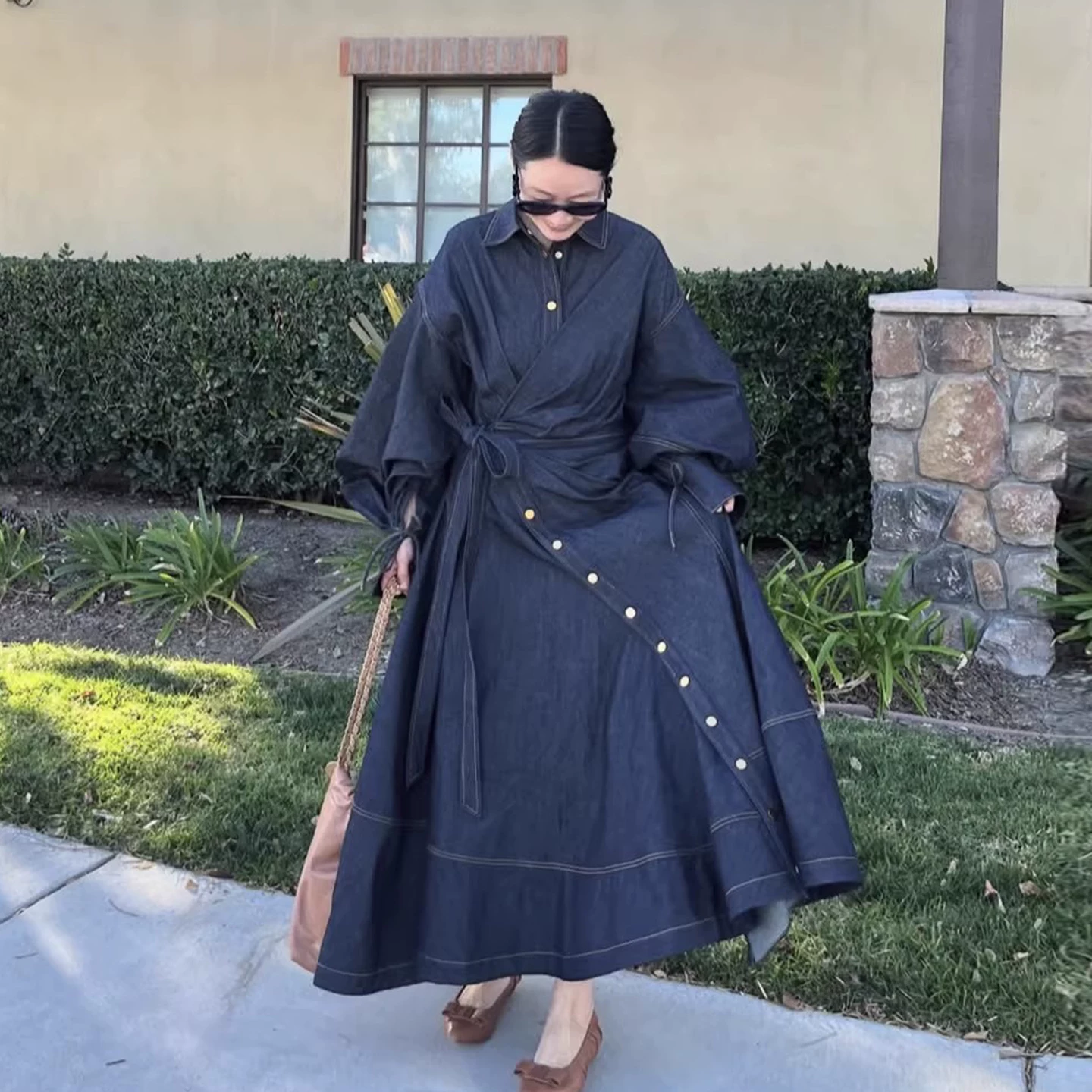 designed lace up waist denim dress for women in autumn and winter new style retro elegant temperament lantern sleeve long skirt Designed lace-up waist denim dress for women in autumn and winter new style retro elegant temperament lantern sleeve long skirt
